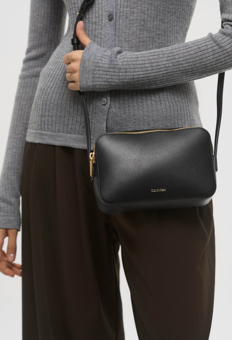 Сумка FOIL LOGO ELONGATED