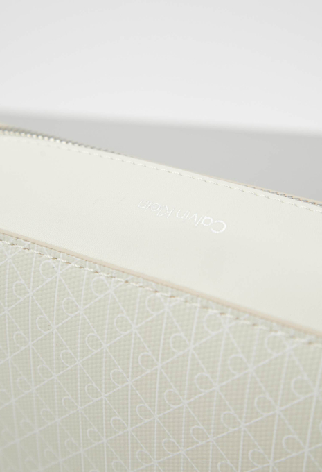 Сумка EMBLEM ELONGATED