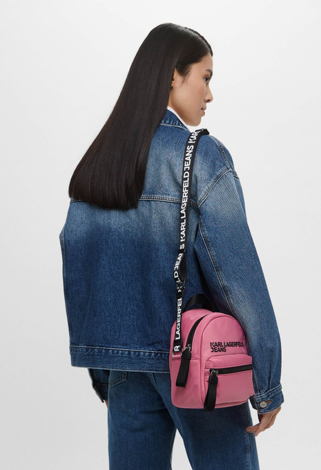 Сумка ESSENTIAL NYLON