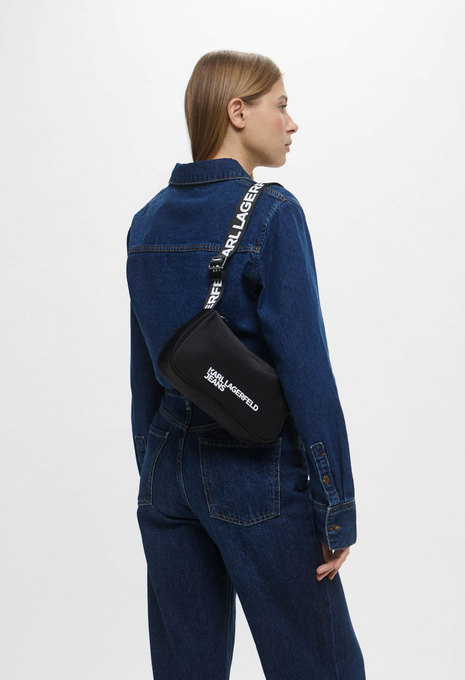 Сумка ESSENTIAL NYLON
