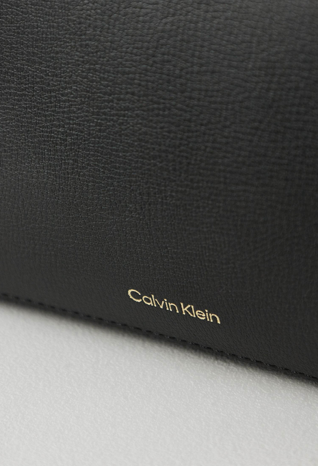 Сумка FOIL LOGO ELONGATED