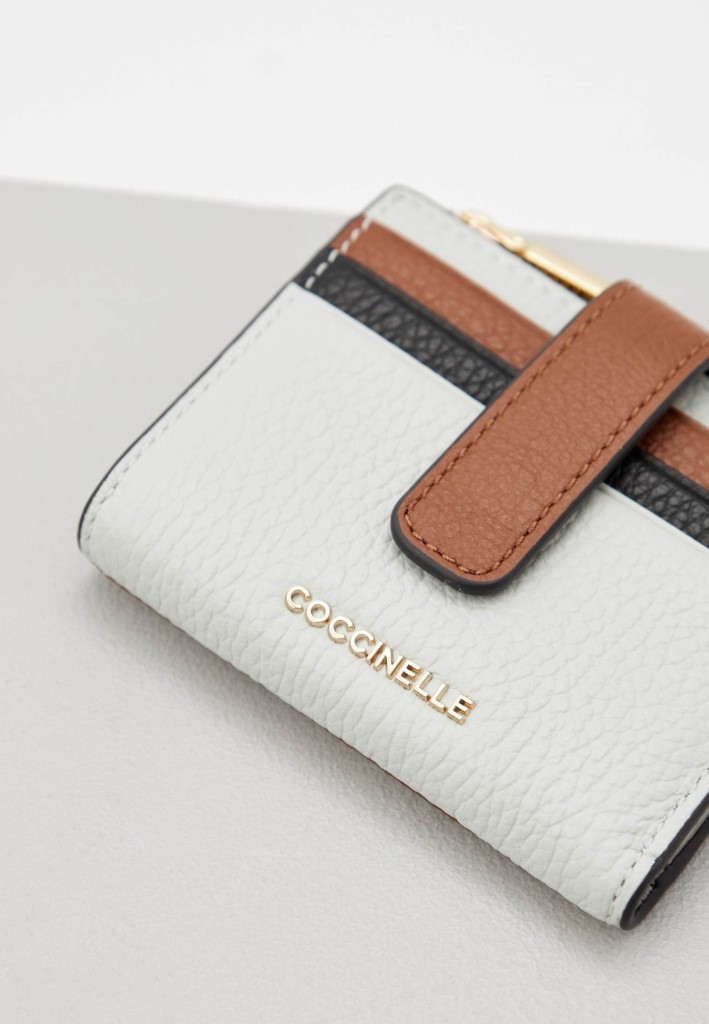 Новая коллекция Coccinelle — сумки и аксессуары в премиальном итальянском стиле